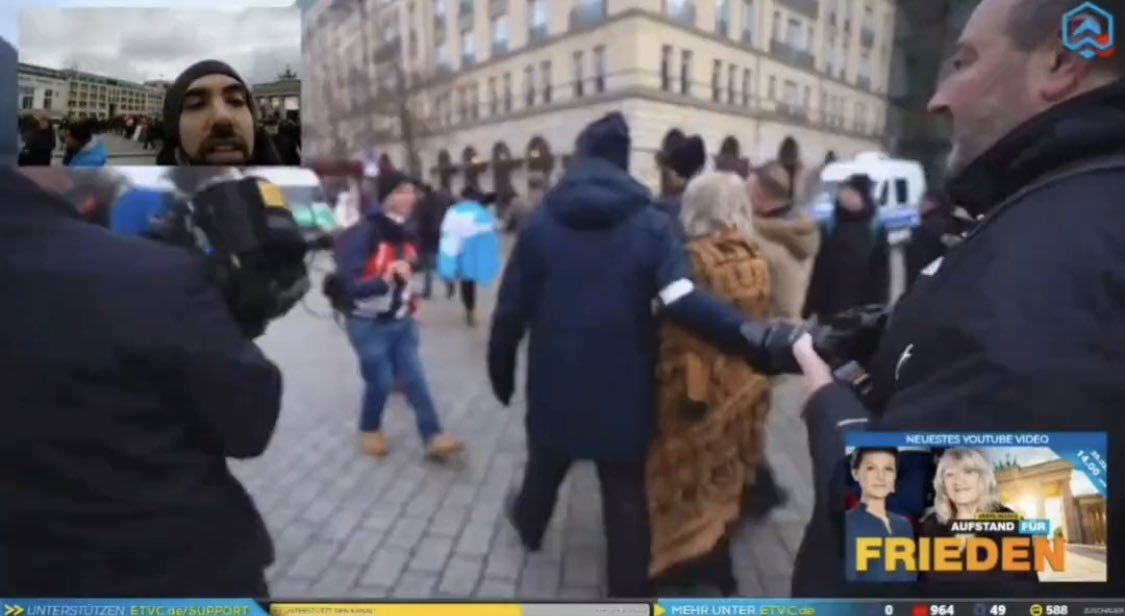 _welpenmetzger's tweet photo. Du weißt, dass du ganz unten angekommen bist, wenn dich #ElijahTee in seine „Sendung“ einlädt. Danach kommt nur noch der #Nazisender #AUF1. #Schwarzer #b2502
🤷 https://t.co/jixm4ufP7m