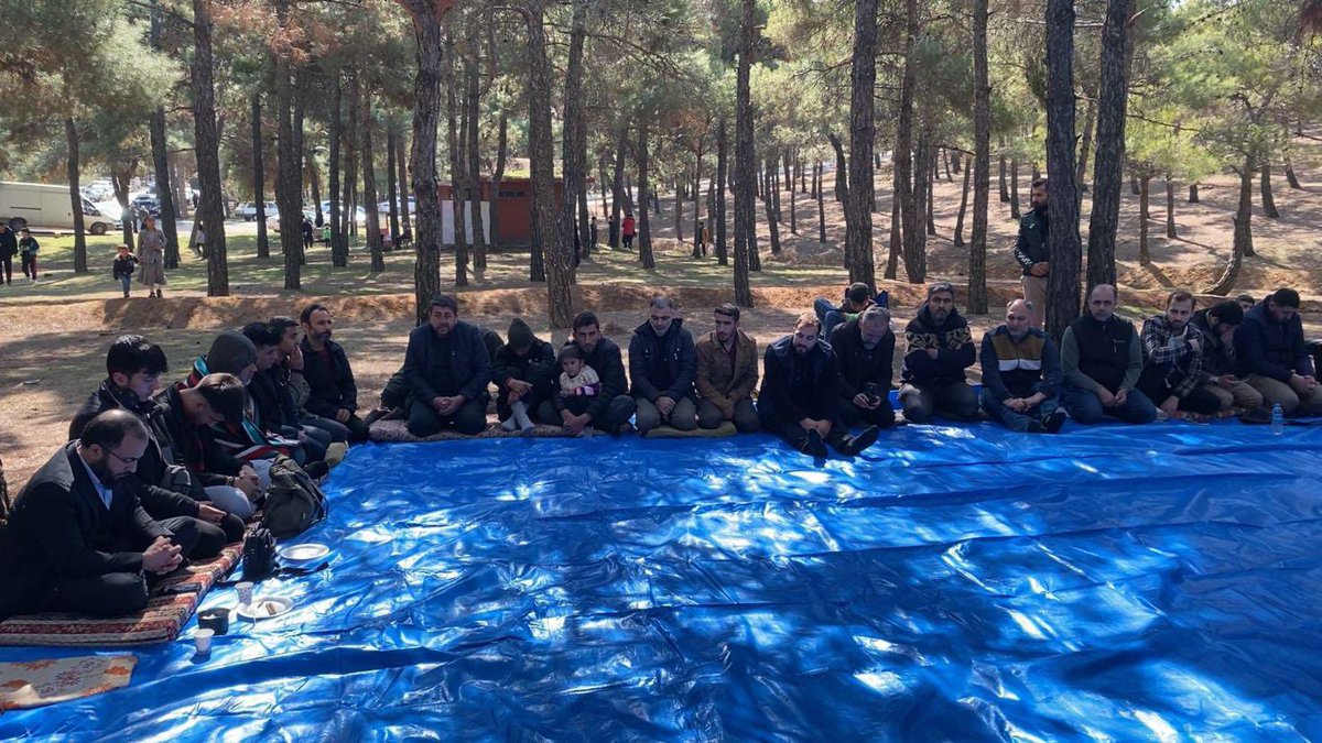 FurkanDerGAntep's tweet photo. Depremde vefat edenler için Kur'an'ı Kerim okundu..

Hatim duası yapıldı..
Depremin üzerimizde bıraktığı etkiyi tefekkür ederek, ibret almaya çalıştık..

#Deprem #Hatim https://t.co/CCXrKPUqzm