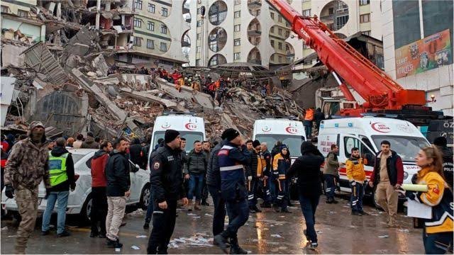 #TurkeySyria 
Hundreds of people were killed and thousands of others were injured in Turkey and Syria as a result of a strong earthquake that struck at dawn today, Monday, in southern Turkey, and the Turkish authorities raised the alert status to the fourth level