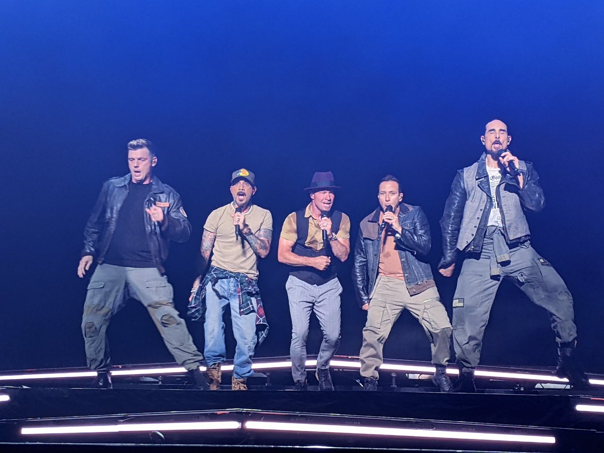 Bellacapri21's tweet photo. First Australian show of #DNAWorldTour2023   #BackstreetBoys @nickcarter @howied LOVED IT!! ❤️❤️ https://t.co/XC0OEpzbPI