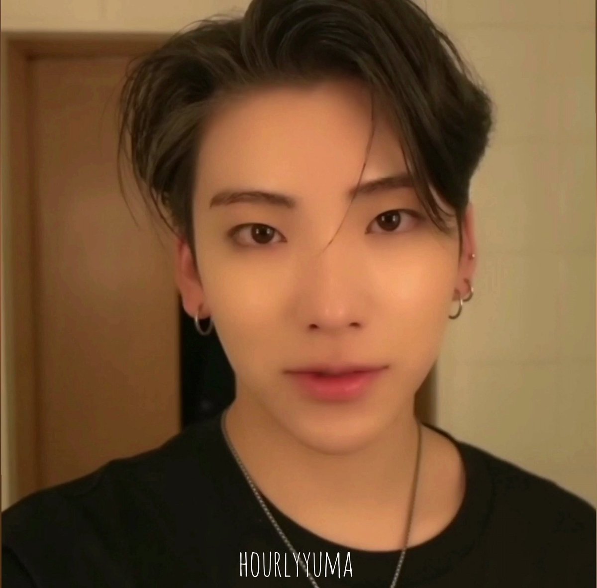 hourlyyuma's tweet photo. yuma serving looks https://t.co/BR2mMijzvw