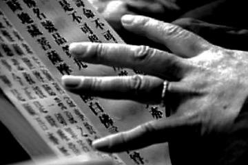 @HKFF_UKis back!

Together we present some Taiwanese films including the documentary of the year 'A Holy Family' (神人之家) and an artistic experimental documentary 'Nail' (指月記) this year!

Tickets on sale 1st March, don't miss out! Check HKFFUK website for more info ℹ️