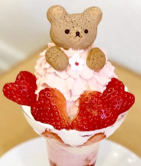 クリームのドレスがかわいい！名古屋にあるカフェで食べられるパフェ！