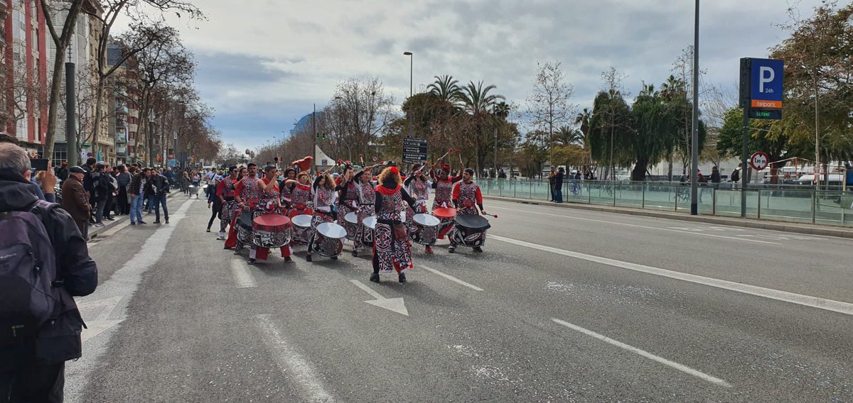JuntsXCatCV's tweet photo. Avui, el Conseller @AlfonsArenys i el President @alexggroman han estat a la #Carnavalada de la Barceloneta. El barri surt a celebrar la festa! #CiutatVella https://t.co/5DIssUfNcX