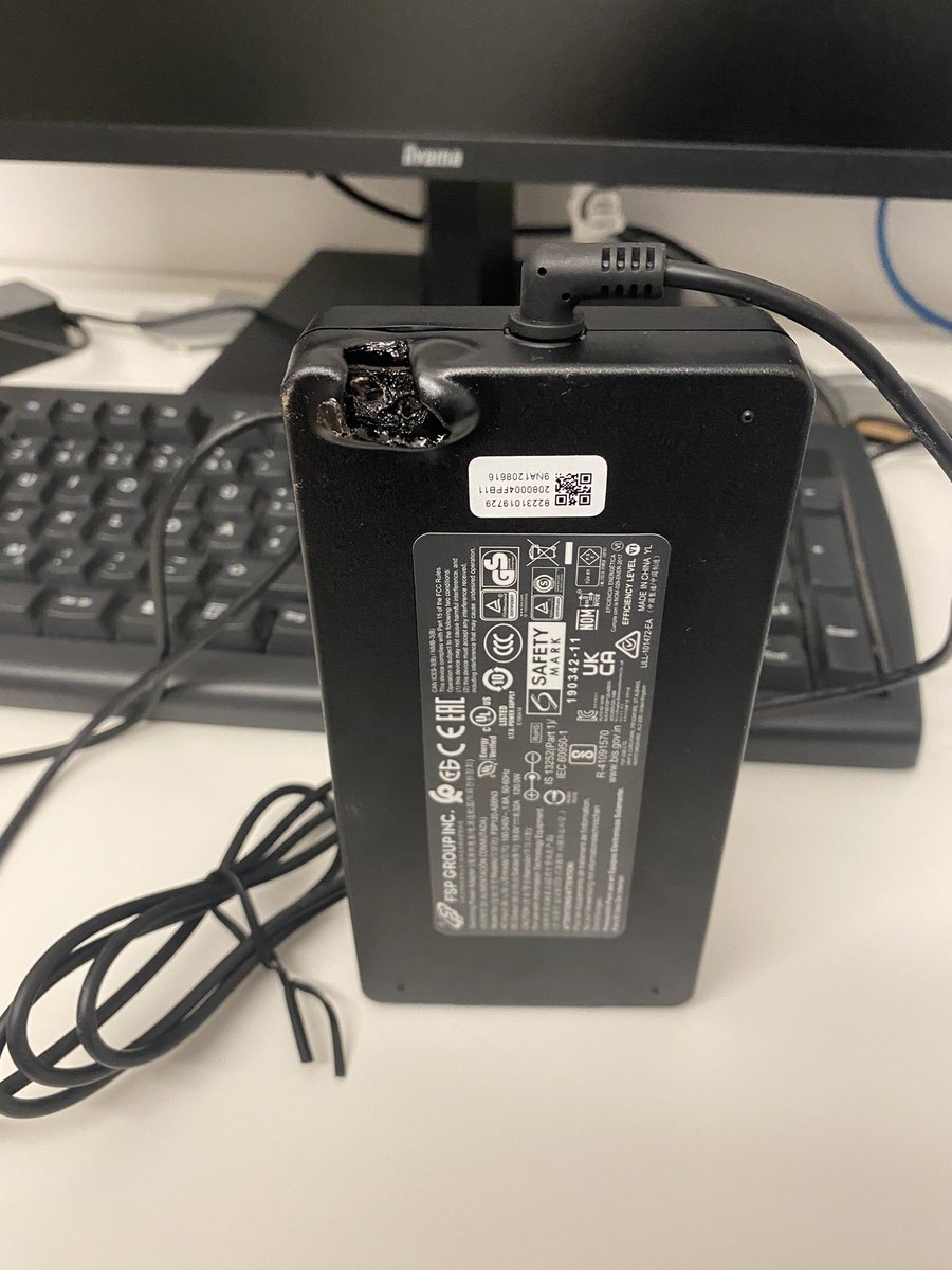 Wenn man bei Ausschreitungen immer das günstigste nimmt. Brennt das unbeaufsichtigt im Tisch durch.