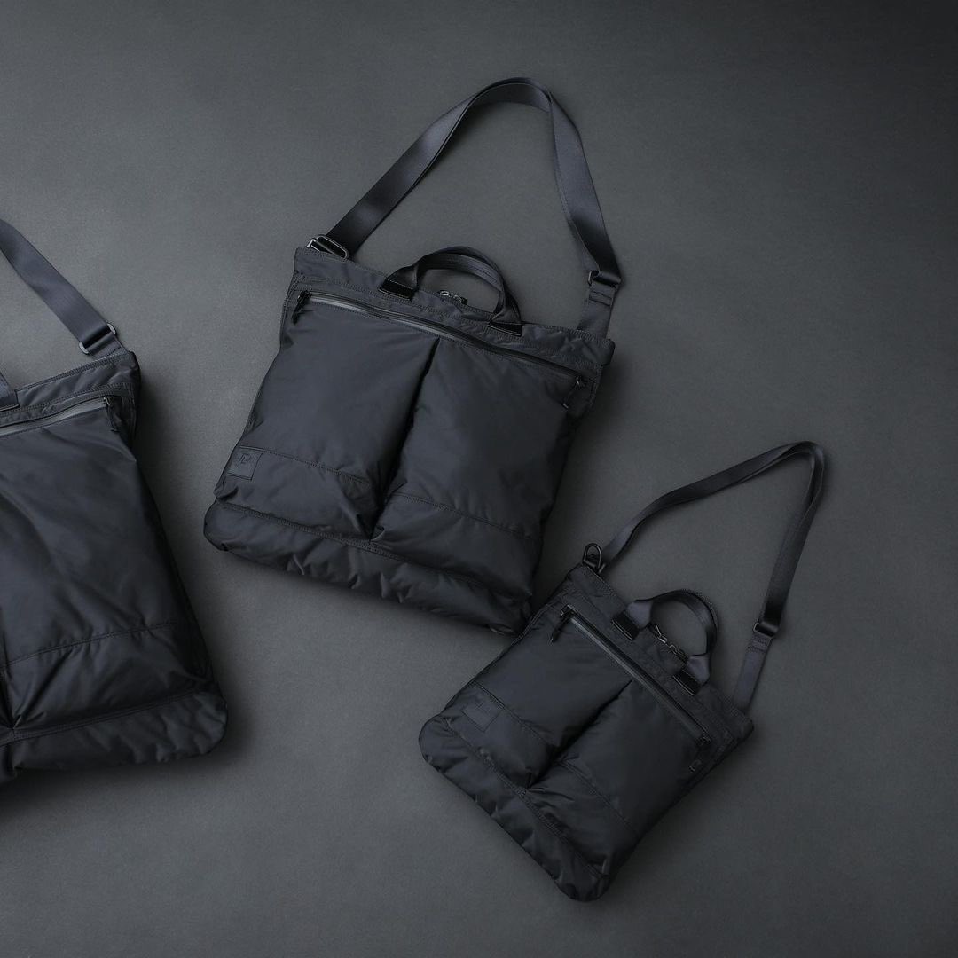 VASE_WONDERCUBE's tweet photo. 𝐑𝐀𝐌𝐈𝐃𝐔𝐒
𝐁𝐋𝐀𝐂𝐊 𝐁𝐄𝐀𝐔𝐓𝐘
⁡
NEW
PRODUCTS

HEAD PORTERの後継ブランドとして、2019年10月に誕生したラミダス(RAMIDUS)

#ramidus
#blackbeauty https://t.co/T8WFqEubaj