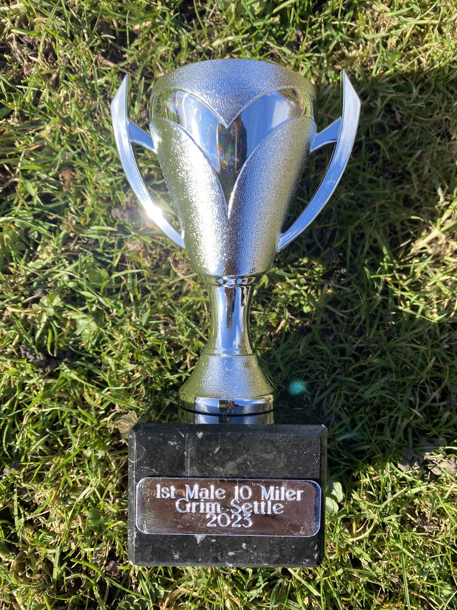 robintuddenham's tweet photo. Long time since that happened! 1st 🥇 overall in Settle 10m. Hilly with beautiful views great @todharriers turn out & home made cake #whatnottolike #running #yorkshire 💚 https://t.co/O0w1UdjTo1