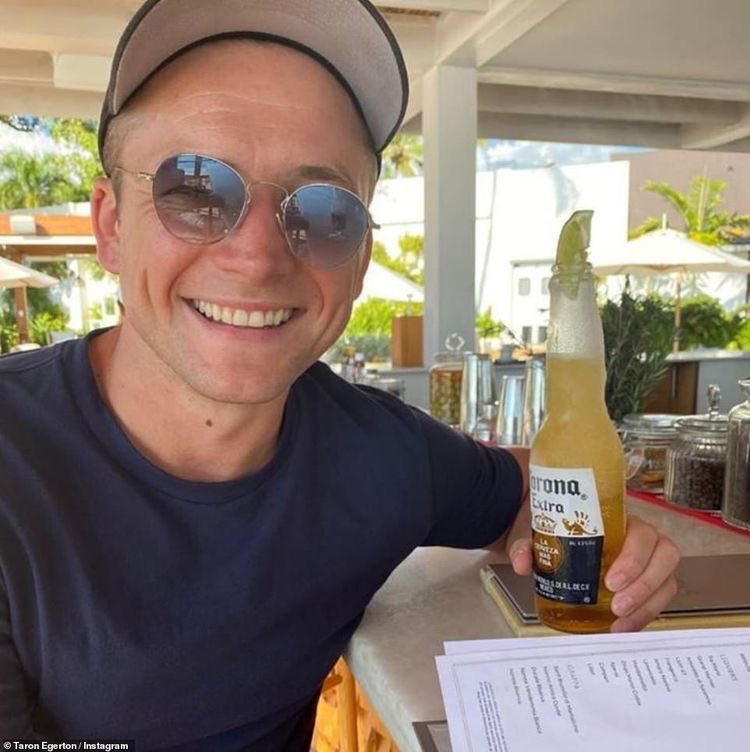 hourly taron egerton (@hourlytaron) on Twitter photo 