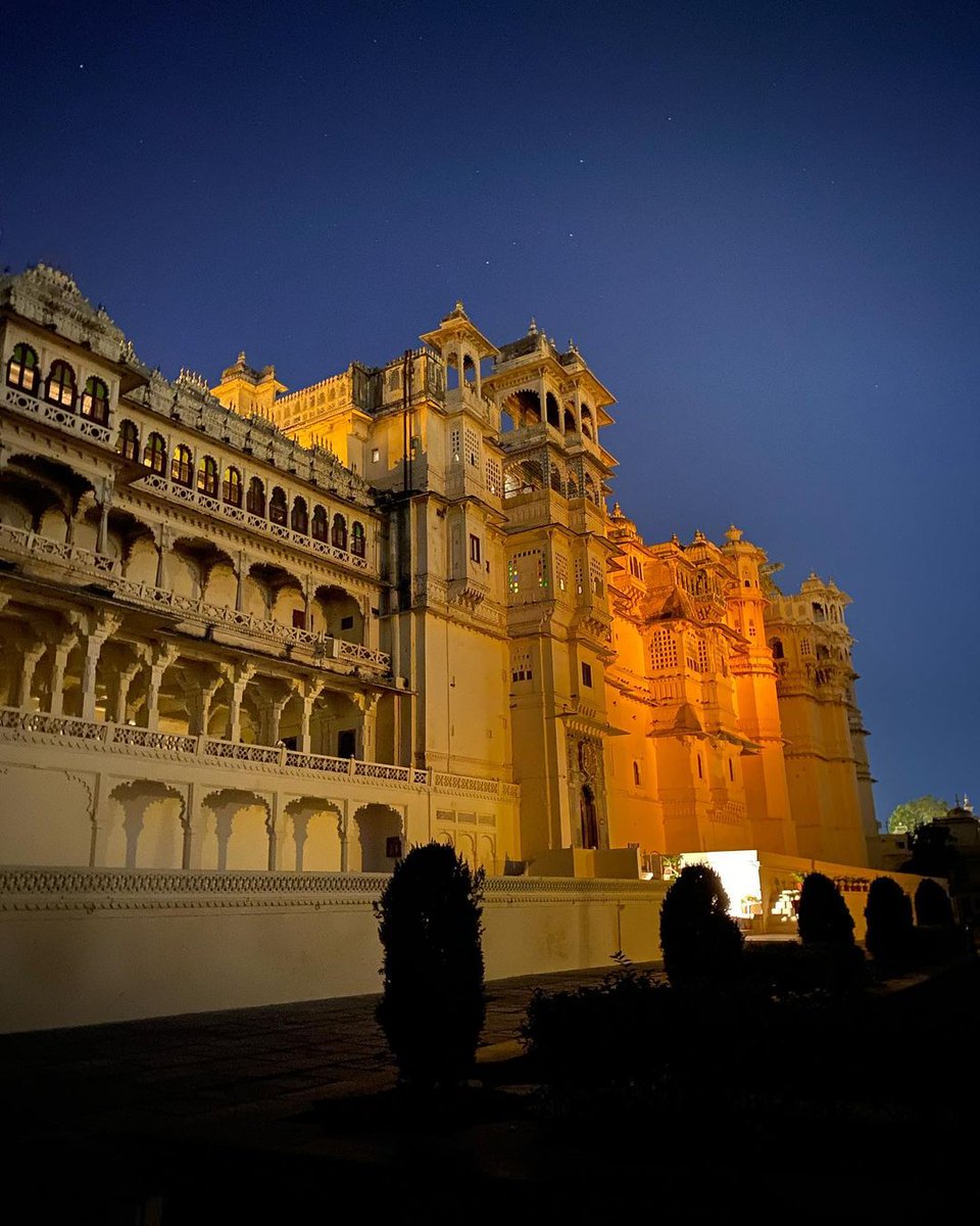 Eternal_Mewar's tweet photo. Experience #nightatthecitypalacemuseum.
Plan your visit today!

#citypalaceudaipur #citypalacemuseum #mewar #udaipur #india #rajasthan #photography #travel #heritage #architecture #history #lakecity #royal https://t.co/esgehmLiHw