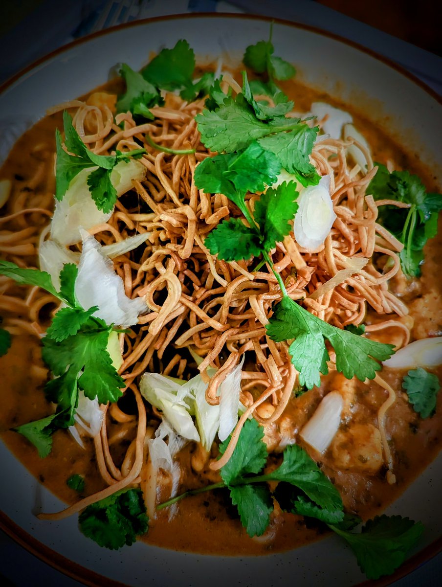 NatalieGoodger's tweet image. Thai Red Quorn Curry with crispy noodles and spring onions 👌 #cookedfromscratch #saturdaynightfakeaway #banging    @QuornFoods @PloybCG