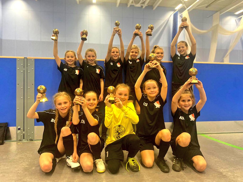 LonglevensGirls's tweet photo. Today our under 10s Girls took part in the @WiltsCountyFA Pokémon Futsal Tournament ,coming away winners of the tournament and now go on to the nationals at Walsall.

Well done girls 🏆
#upthelevensgirls
@LonglevensLFC @longlevensafc https://t.co/QNOnodYVYS
