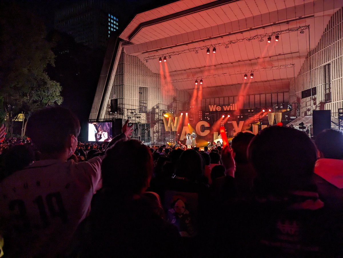 eybk5519's tweet photo. 濃厚で、あっという間だった、、、
最高でエモくてわちゃわちゃで
しあわせがひしめき合ってる

アツいライブでした!!
#心を燃やせココパテ
#心も燃えたよココパテ感謝
#WACK野音 #WACKYOUツアー https://t.co/wM7bmjHEUk