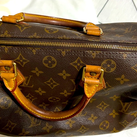 ReneeFinds's tweet photo. So good I had to share! Check out all the items I'm loving on @Poshmarkapp #poshmark #fashion #style #shopmycloset #louisvuitton #target #roxy: https://t.co/RVAnEOAK4M https://t.co/32JWeK5zWB