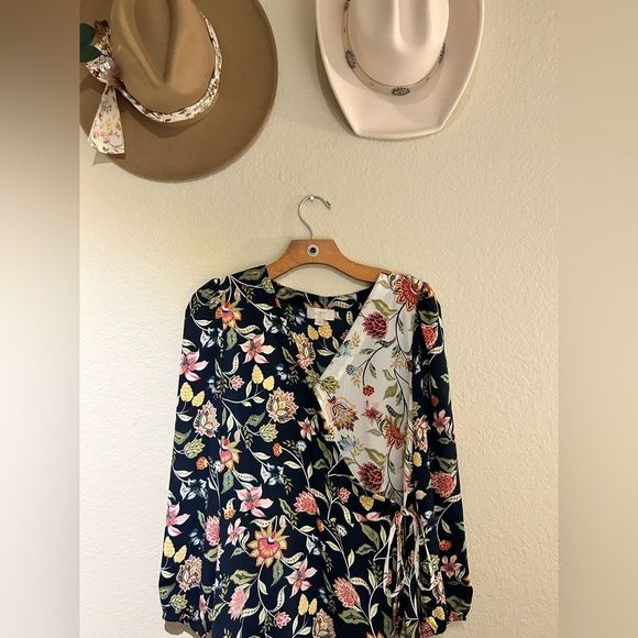 volnayD's tweet photo. So good I had to share! Check out all the items I'm loving on @Poshmarkapp #poshmark #fashion #style #shopmycloset #heartvelet #urbanoutfitters #loft: https://t.co/lpiFTgWuK2 https://t.co/mDDEW50QJi