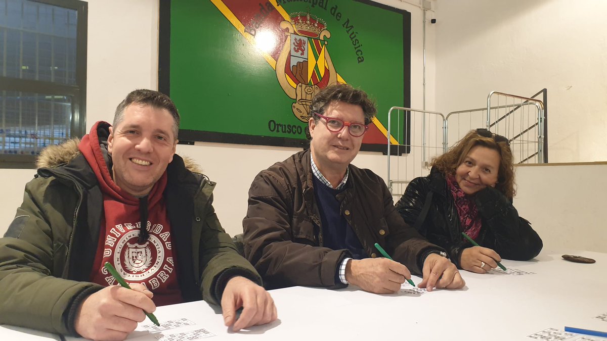 pporusco's tweet photo. 🟦 Este sábado hemos acudido al macro bingo solidario de #Orusco.
Nuestro candidato a la alcaldía @vicent1966 , acompañado de @vipckyArg y Alberto Villalvilla, han apoyado la ayuda a Turquía y Siria, por sus recientes terremotos. https://t.co/ZmYZqfug1j