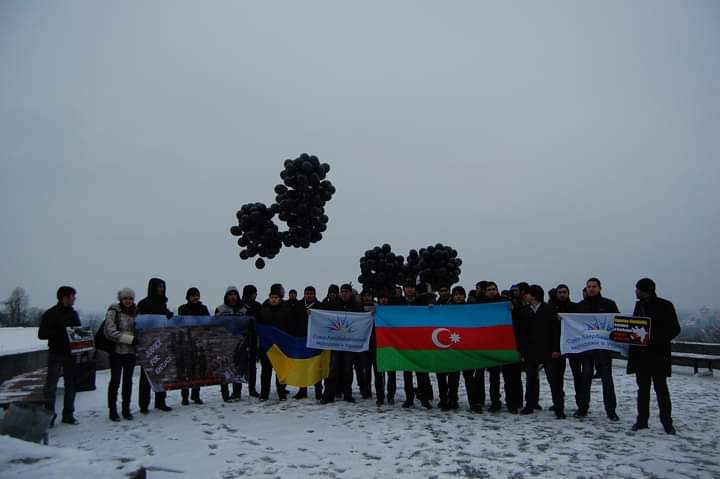 تیرا میرا رشتہ کیا لا الہ الا اللہ 
آذربائیجان سے رشتہ کیا
لا الہ الا اللہ 
فلسطین سے رشتہ کیا 
لا الہ الا اللہ 
کشمیریوں سے رشتہ کیا 
لا الہ الا اللہ
42232
  #KhojalyGenocide
#Azerbaijan