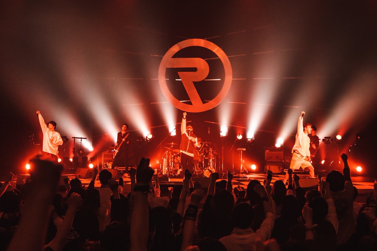 OR_HIROKI's tweet photo. ORANGE RANGE LIVE TOUR 022-023 〜Double Circle〜茨城・結城市民文化センター アクロス！いやー、楽しかった！最初からノリが良かったんだけど、終盤の一体感は凄かったね。気持ち良かった！コラボしてくれた吹奏楽の結城市立結城中学校&amp;YUKO Dance Creationの皆さんも最高でした！ありがとう〜 https://t.co/IeC7VZQZsP