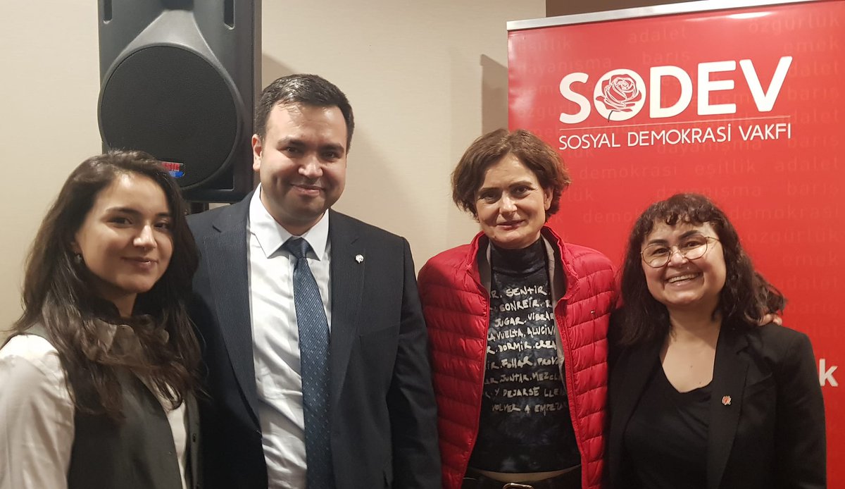ucnokta's tweet image. 29 Yıl önce kurucu üyesi olduğum #SODEV (@Sosyaldemokrasi  Vakfı)’nın 29. Olağan Genel Kurulunu gerçekleştirdik. 
Dün olduğu gibi bugün de, Cumhuriyetimizin ikinci yüzyılında sosyal demokrat birikimi ile SODEV’in Türk siyasi yaşamına çok büyük değer katacağına inancımız tam.