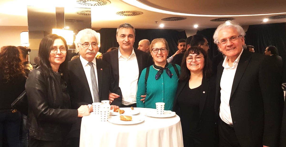 ucnokta's tweet image. 29 Yıl önce kurucu üyesi olduğum #SODEV (@Sosyaldemokrasi  Vakfı)’nın 29. Olağan Genel Kurulunu gerçekleştirdik. 
Dün olduğu gibi bugün de, Cumhuriyetimizin ikinci yüzyılında sosyal demokrat birikimi ile SODEV’in Türk siyasi yaşamına çok büyük değer katacağına inancımız tam.