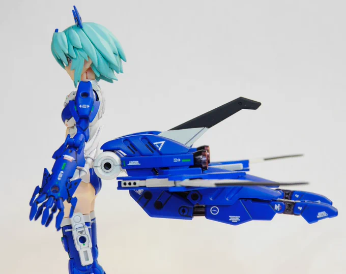 アルカ=カルティー【AZURE】アルカの先行試験型。基本形状は同じだが、調整が終わっていない部分がややピーキー。(別作品のデカール使ってるからエントリーできない) 