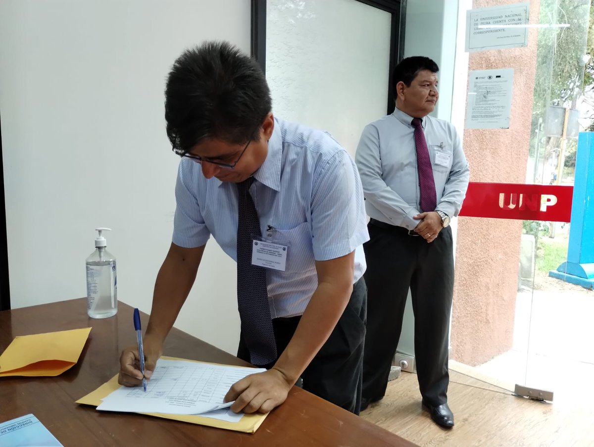 UNP_Piura's tweet photo. 👨‍🏫 Docentes #UNP listos para el Primer examen IDEPUNP ciclo febrero - abril 2023.

✍️ La Dirección de #Admisión realiza el sorteo de aulas para la distribución de docentes vigilantes del primer examen IDEPUNP ciclo febrero - abril 2023. https://t.co/37qeuazVG2