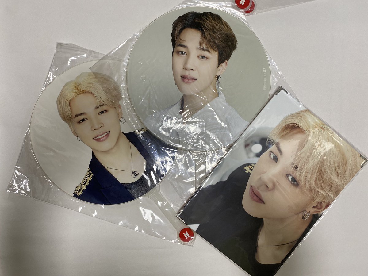 btsmdmdmdmd's tweet photo. 방탄 피켓 프포 일괄 양도
일본럽셀 스픽콘 굿즈
미개봉

단체 피켓 2개 + 지민 피켓 2개 + 프리미엄포토 지민 1개

일괄 1.0

석진 윤기 호석 남준 지민 태형 정국 양도 https://t.co/lyIREXfiCX