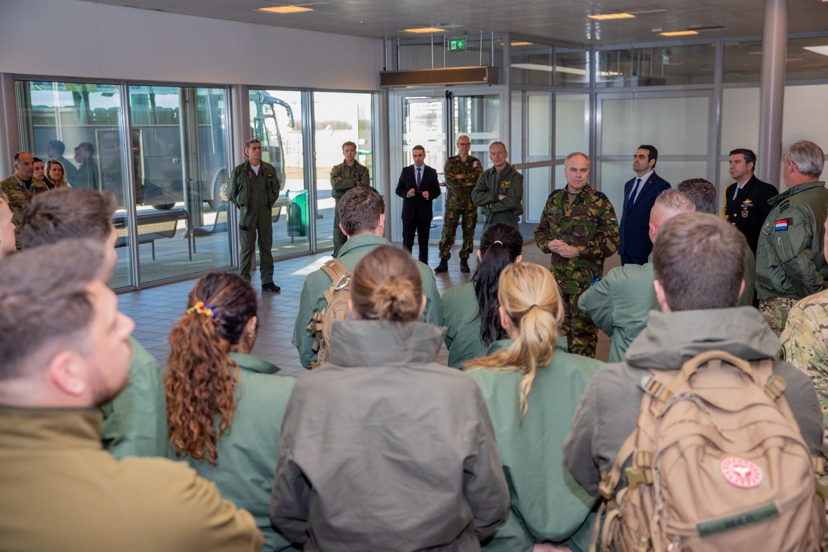 Generaal Onno Eichelsheim tweet media