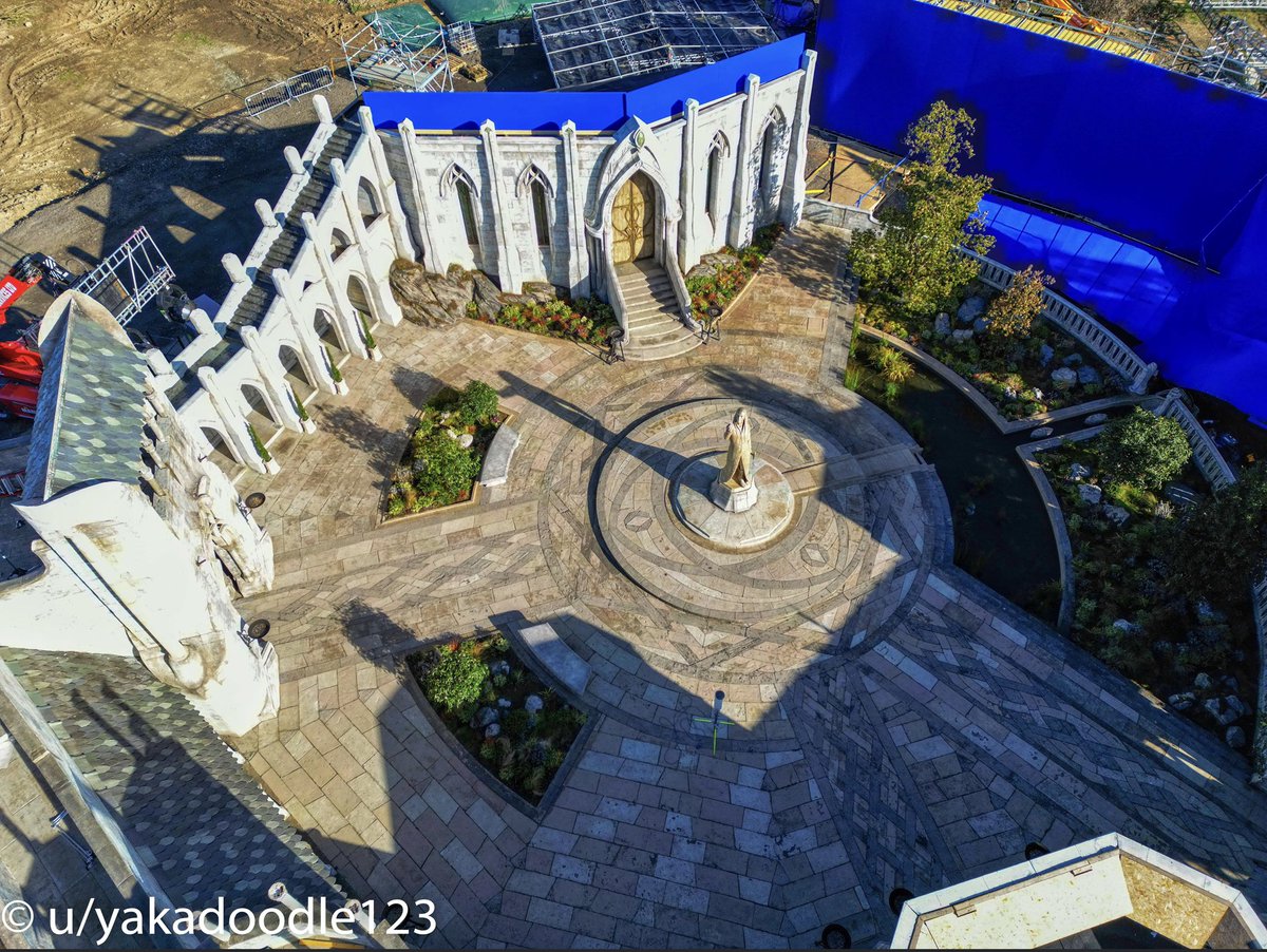 FellowshipFans's tweet photo. 🚨BREAKING: Drone stills from the #TheRingsOfPower season 2 sets at Bray Studios. 
1/2

Via u/Yakadoodle123 https://t.co/hK7AGxJ77D
