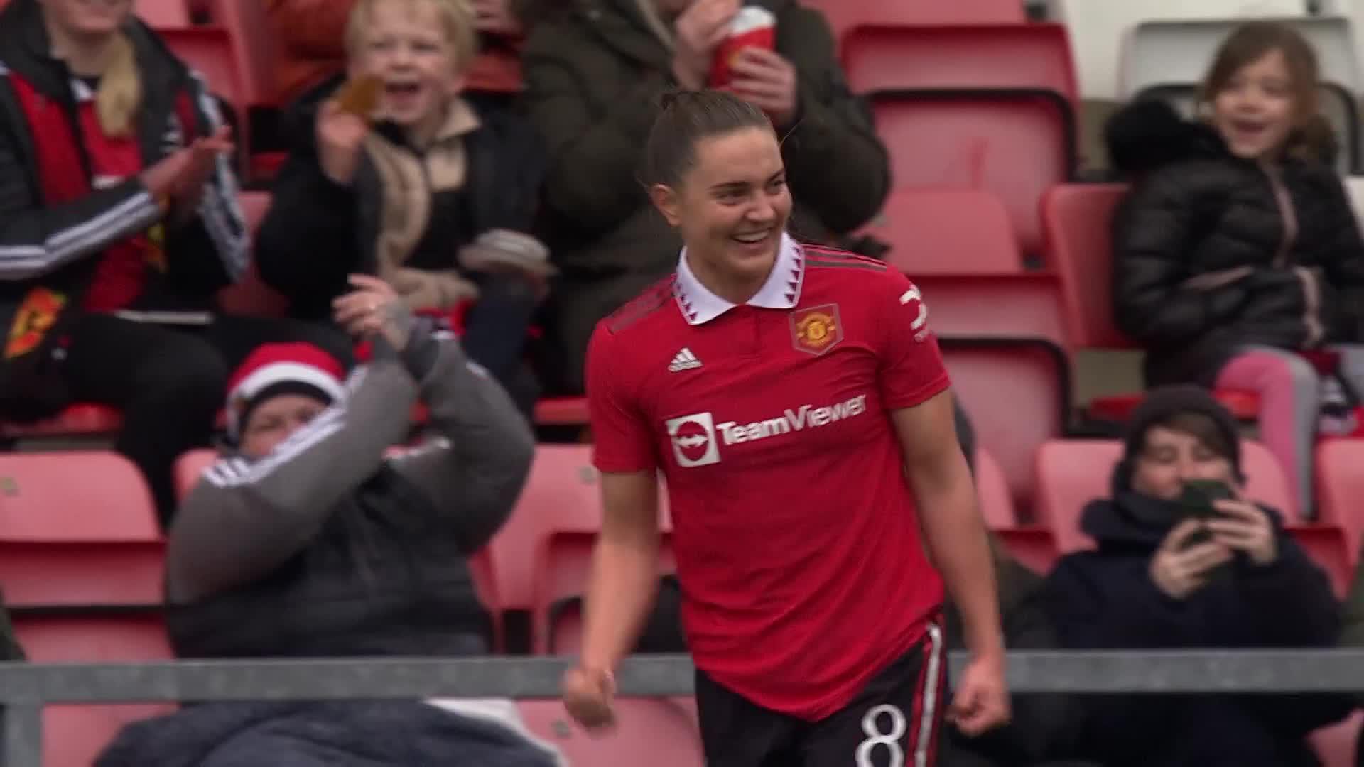 What a strike 😱

@VildeBoeRisa with a magic free-kick for @ManUtdWomen 🪄

#WomensFACup”