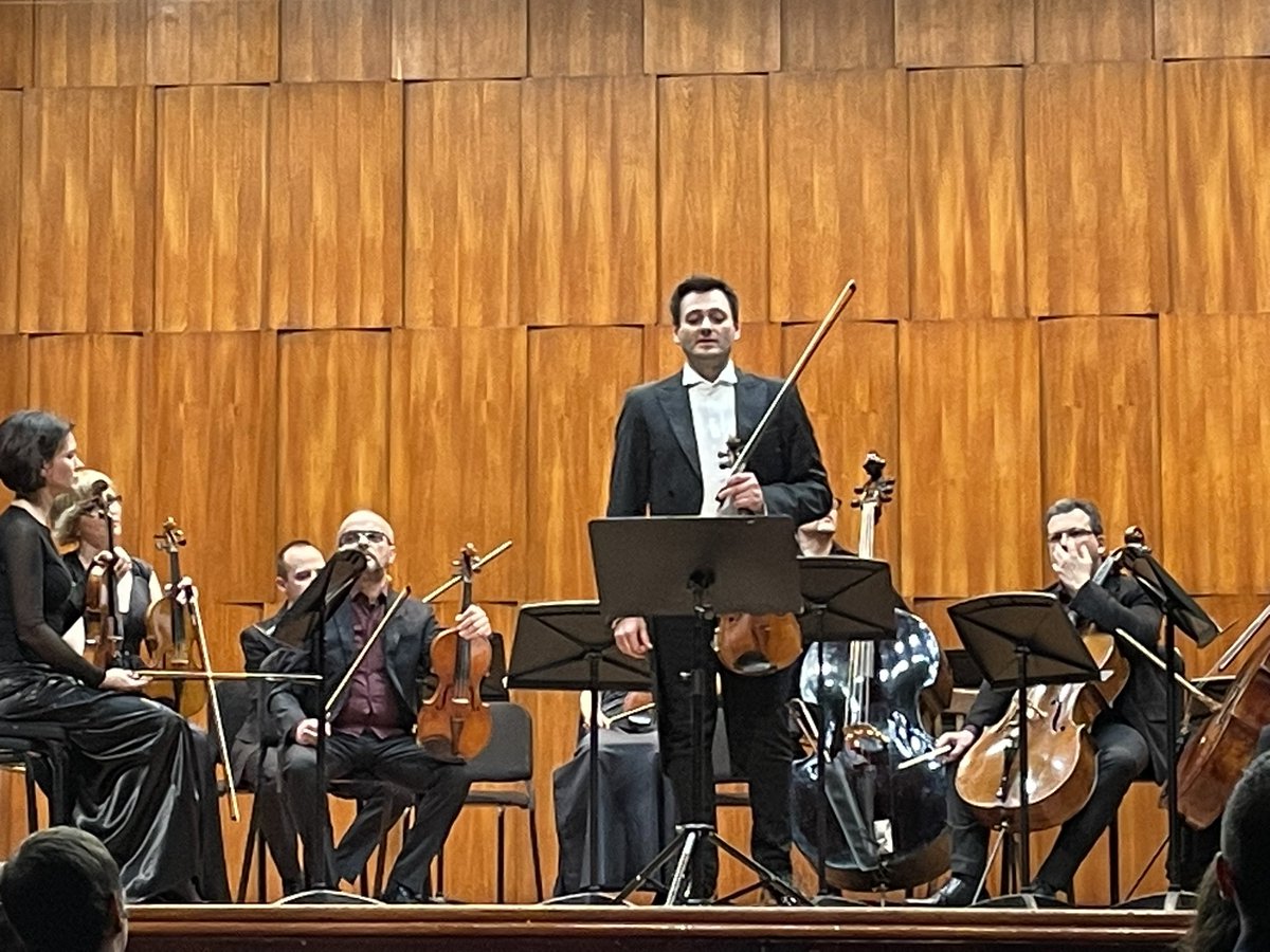 SianCMacLeod's tweet image. Unforgettable evening at #Kolarac with #MaximRysanov &amp;amp; St George’s Strings in aid of humanitarian work in🇺🇦 

Exceptional performance 🎶great audience 👏electric atmosphere ⚡️

Many thanks to all who gave generously for NGO partners 🙏

🇺🇦 🇬🇧 🇵🇱 🇨🇦 🇳🇴 🇺🇸 🇪🇺 

#StandWithUkaine 🇺🇦