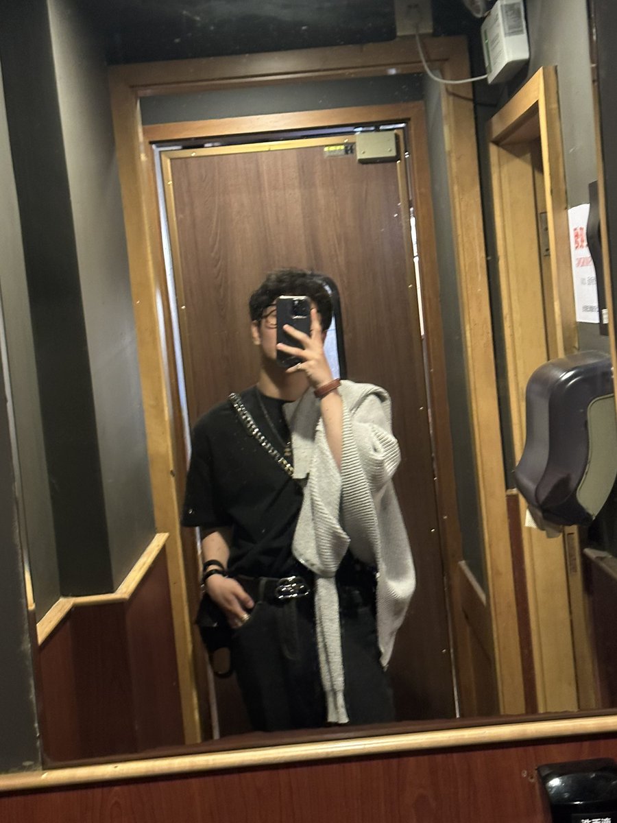 dobleu_v's tweet photo. 哈喽 酷狗🐶 https://t.co/dEyvJmG0Hi