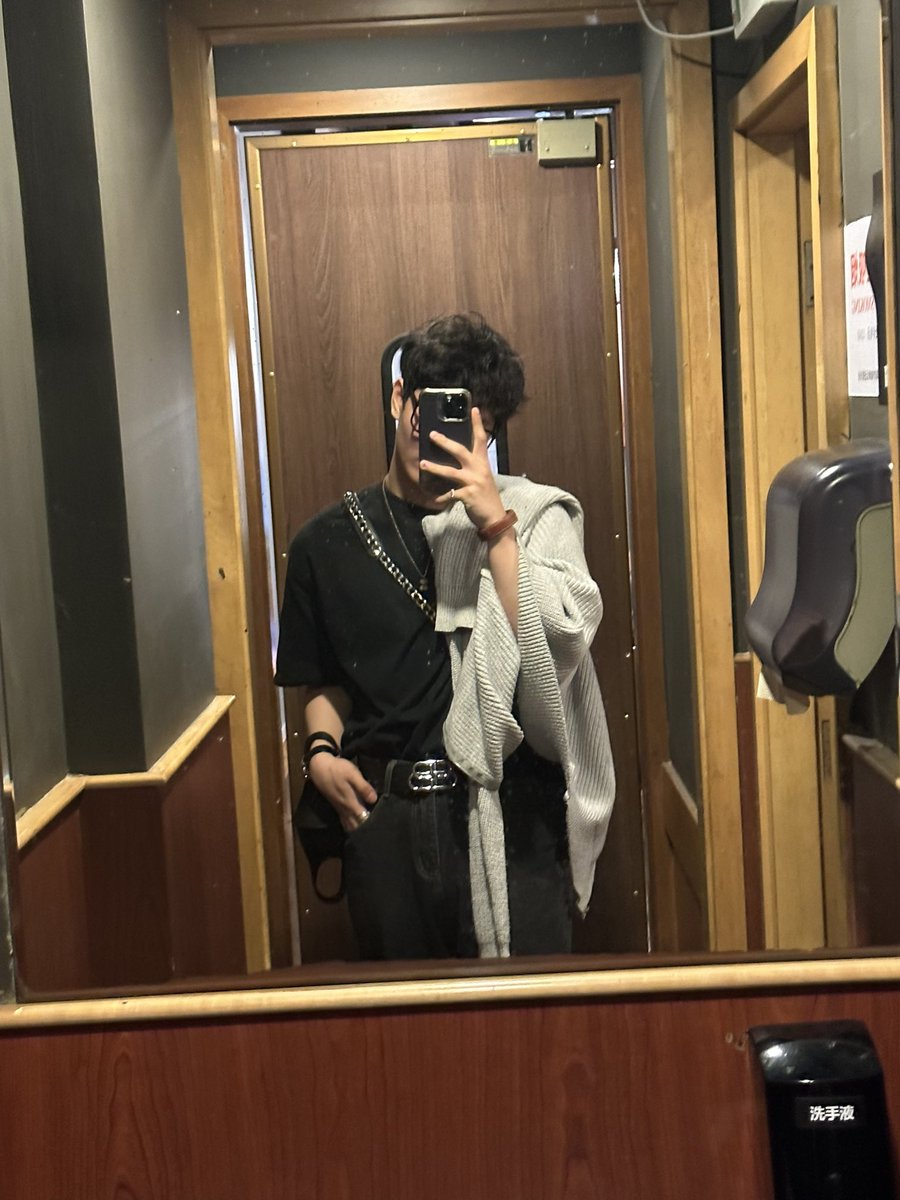 dobleu_v's tweet photo. 哈喽 酷狗🐶 https://t.co/dEyvJmG0Hi