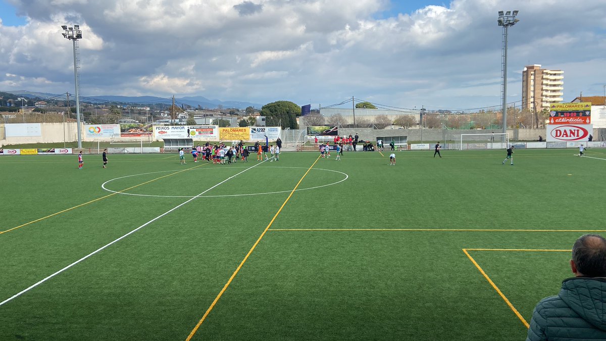 tvmataro's tweet photo. ⚽️ Fiiinaal del partit! Partidàs del conjunt vilassarenc.
⏱️ 90’
⚔️ @UEVilassardeMar 3️⃣-0️⃣ @uesants
🏆 #3RFEFV https://t.co/dztW5Y8W1k