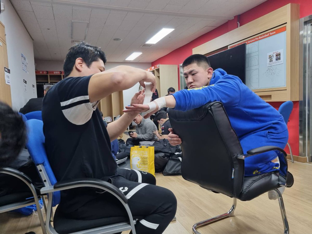 karacon32's tweet photo. 関野大成
バンテージ&メディカルケアサポート‼️
@Taisei2000_ago @deep_official
#ROADFC063 #プロ格闘家専属トレーナー #光田昌平 https://t.co/xQXw6ZTyye