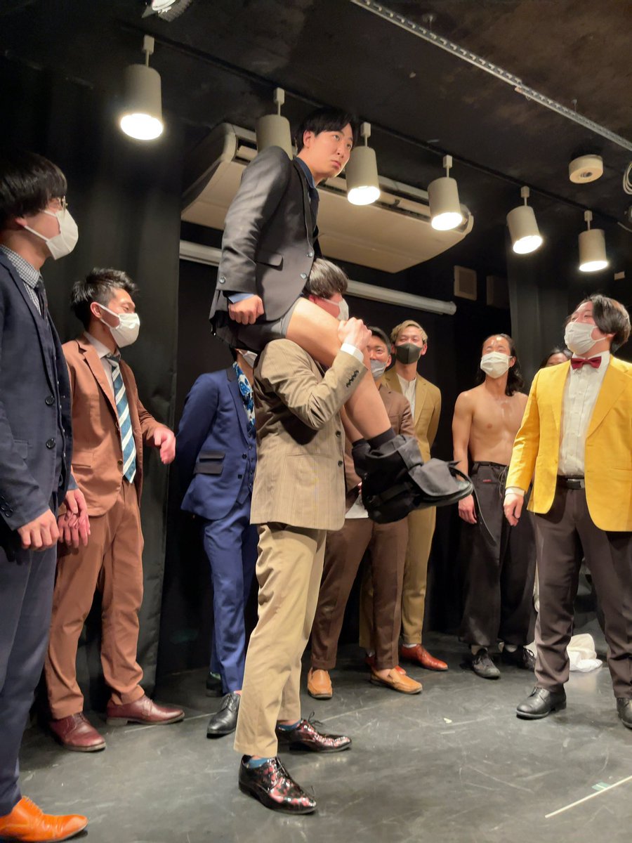 llllnpm's tweet photo. TOPOP面白かった〜
下脱いだ箕輪さんを突然肩車して動けなくなった吉野さん最高だったな😽☝🏻
#TOPOP!! https://t.co/kWolf8y9zZ