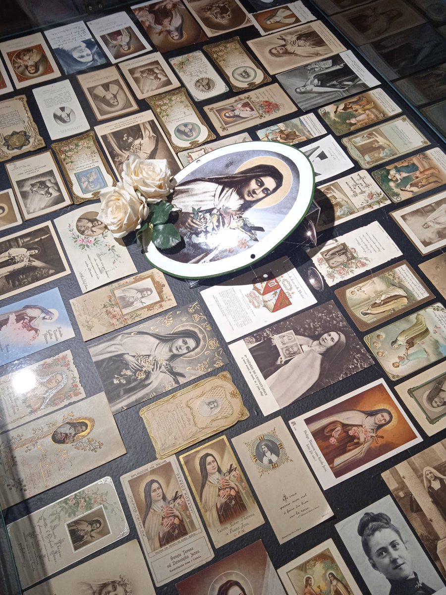 megper7's tweet photo. Łukasz Ciemiński zgromadził sporo wizerunków małej Tereski na wystawie, którą można zobaczyć w grudziądzkim muzeum https://t.co/bXO7LzpEst https://t.co/HBy6N76wR7