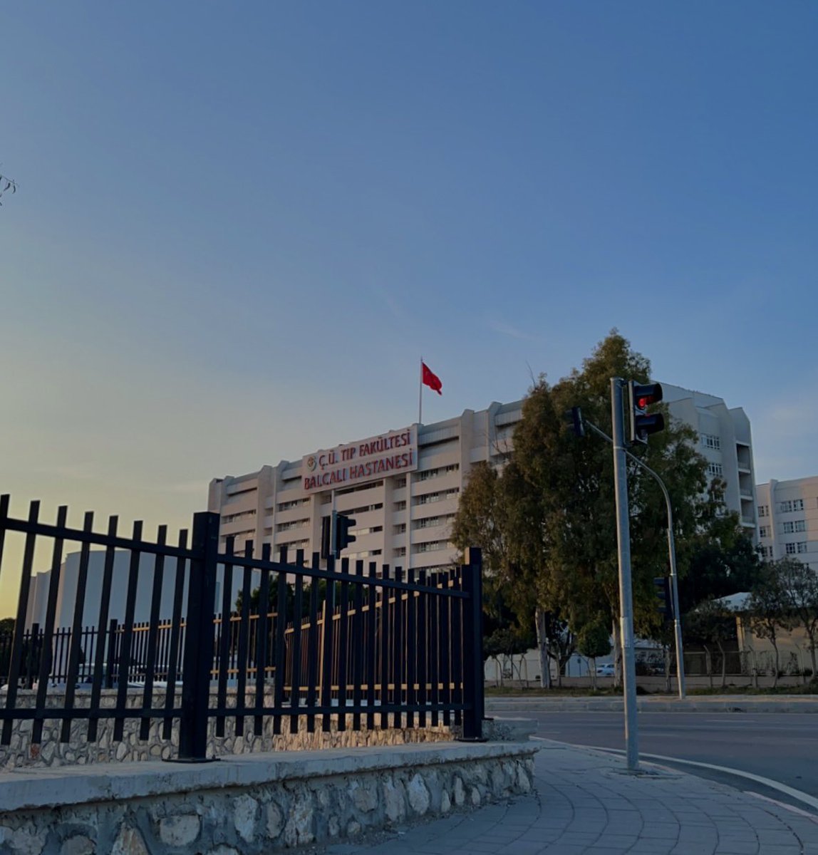 masii1990's tweet photo. #çütfdağılmasın
#CUETFDAĞILMASIN 
@drfahrettinkoca 
@RTErdogan 
#bizbiraileyiz #dağılmayacağız 
Yeni bir bina ile kaldığımız yerden devam etmek istiyoruz .
Yoğun çalıştığımız dönemlerde çoğu zaman isyan ettik yorulduk yıprandık ama orası bizim evimiz ailemiz emeklerimiz . https://t.co/MYIGCU8HKH