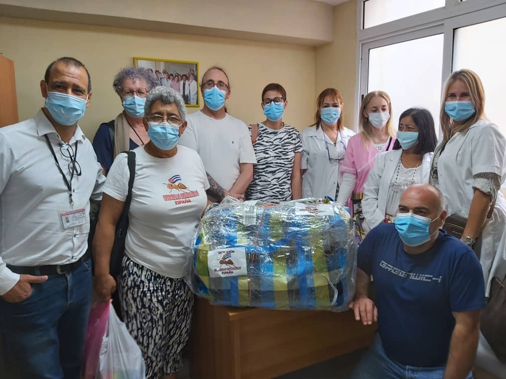 CUBANOS y ESPAÑOLES se UNEN poniéndole ♥️ a #CUBA🇨🇺.
Invito a todos los amigos del 🌎 a conocer la hermosa labor del Proyecto #HormigasSolidarias.
Ellos tambièn abogan por #PuentesSiBloqueoNo
📌youtu.be/OriEjsNXJ_o
📌youtu.be/84ShqhdGxEQ