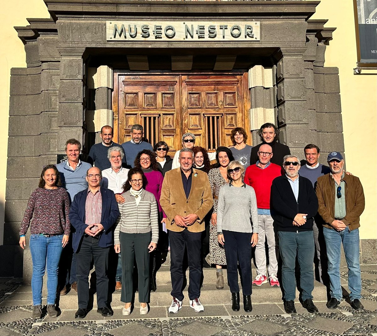 RectorULPGC's tweet photo. Cumplimos dos años al frente del Rectorado de la @ULPGC. Con la misma ilusión que el primer día, luchando por una Universidad de todos y para toda la sociedad canaria.

 Gracias al gran equipo que trabaja cada día en los objetivos marcados.

 Gracias #FamiliaULPGC https://t.co/3mgQ2ixAAH