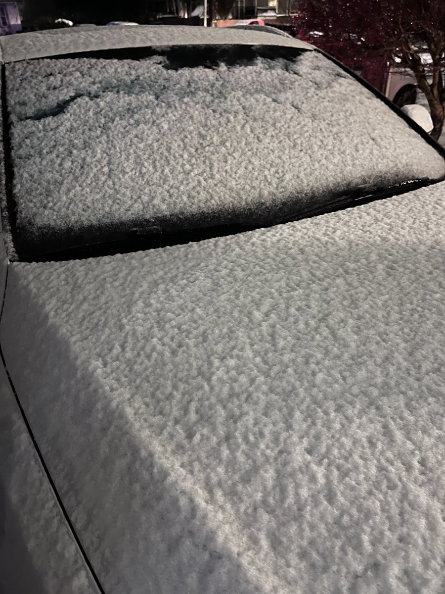 WesleighOgle's tweet image. MORE SNOW: @SaleskyKATU was right! I got a trace of snow overnight at my place in NE Portland. By 3am it was just rain. Roads are a lot better this morning, but we’ll have @MikeKATU checking out the higher elevations #liveonK2 starting at 7am.