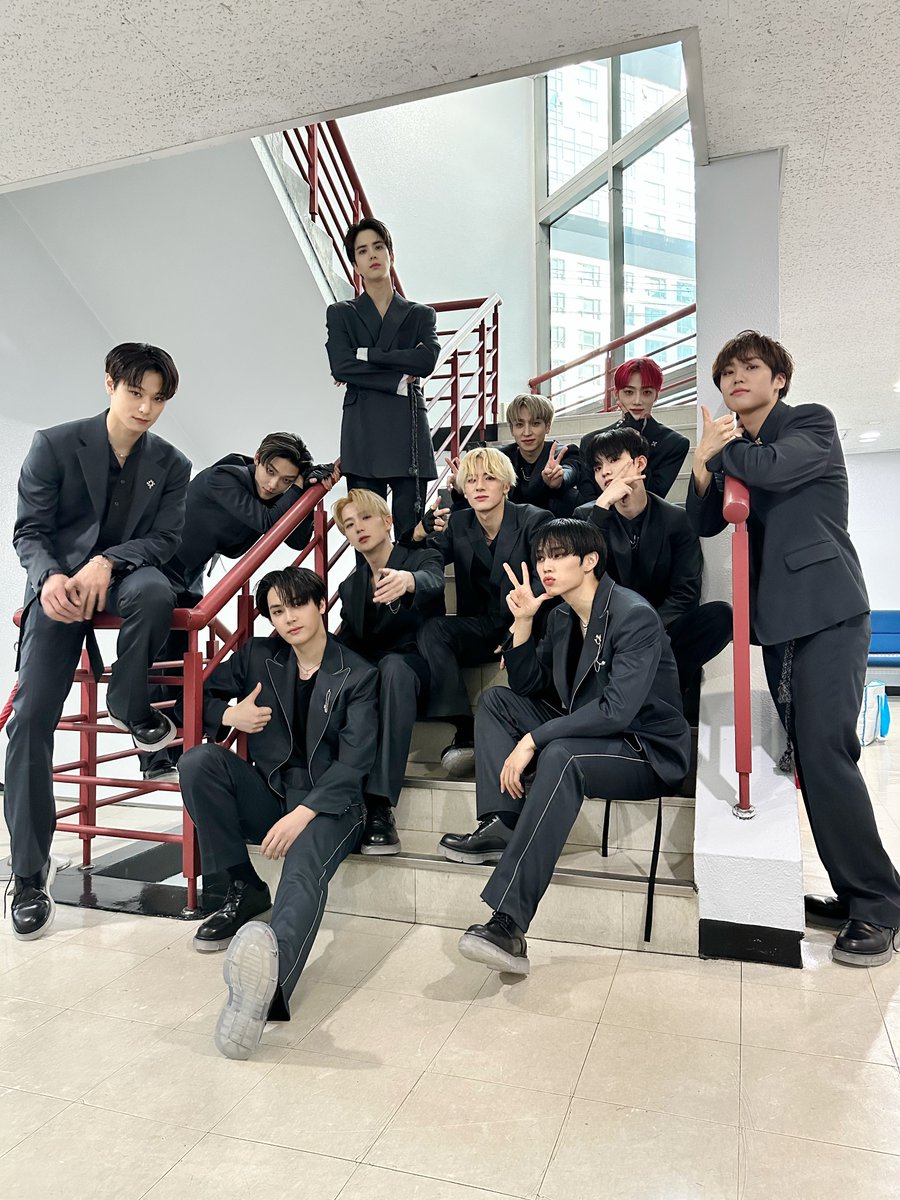 Sangyedn's tweet photo. Inkigayo stage completed. ROAR and AWAKE stage that showed standard of power dark sexy. Today was also a day full of happiness for The Boyz and activity started vigorously, thanks to Deobis passionate support. The remaining activities are also ours. Let's do it together! ❤️‍🔥 https://t.co/gDNmulgHg7