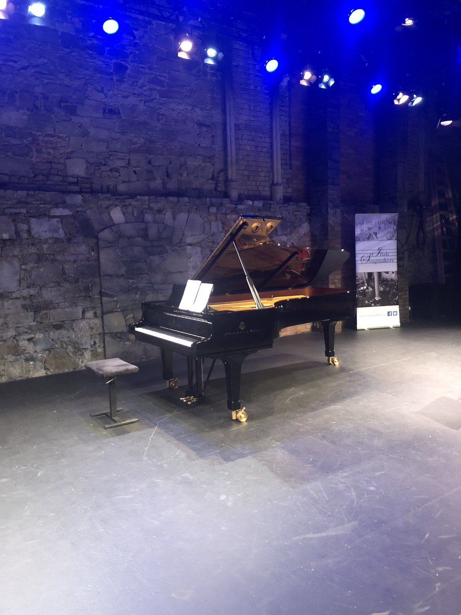 The piano is in! Looking and sounding stunning thanks to @JeffersPianos! 🎹 Looking forward to our Schwanengesang performance at 3pm today in @smockalley! 🔗 smockalley.com/schubert-schwa…