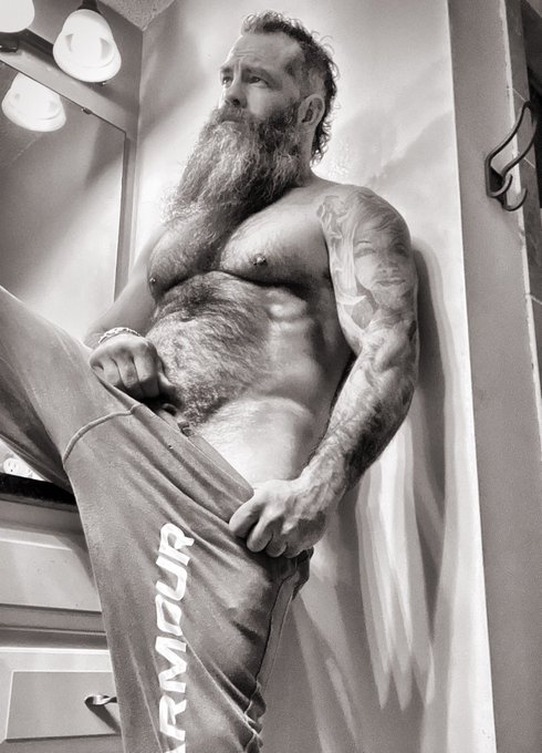 Share if your into bearded men #supportthebeards https://t.co/AmHtNPLHcQ