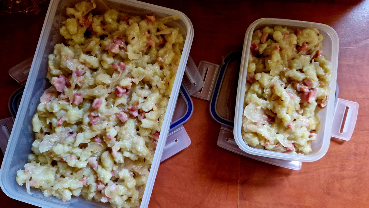FiveStar1959's tweet photo. Tvl, to je furtožer!
Z velké mísy zbyly jen dvě trapný krabičky. 🤣👍
#halusky https://t.co/ATf0zNbKBw