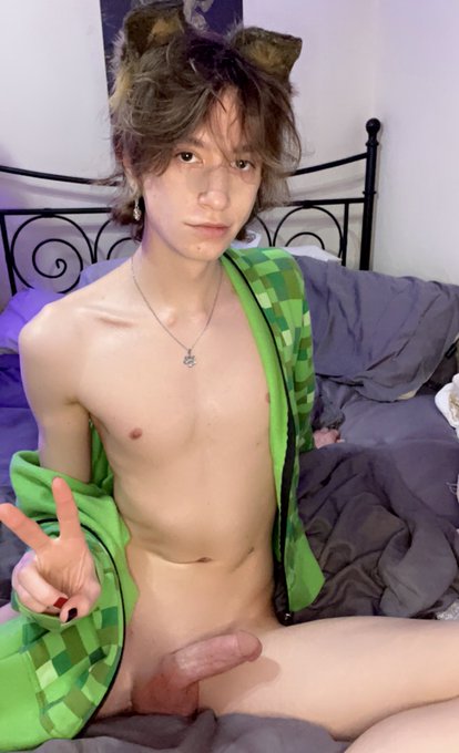 maybe one day I&rsquo;ll learn how to wear a jacket correctly but I mean like this is just sooo much cuter