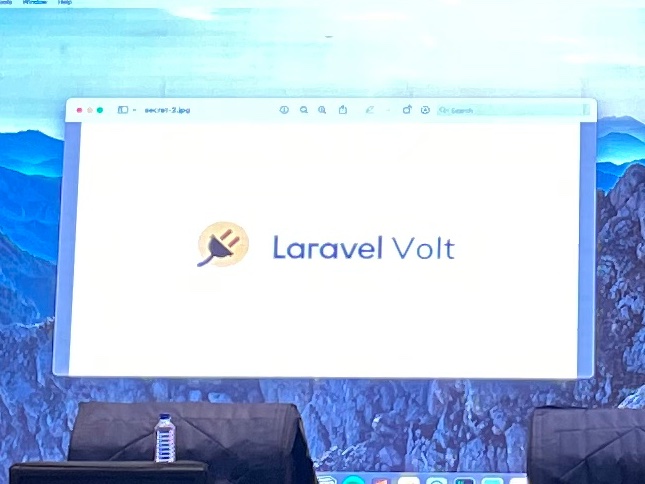 phpfour's tweet image. Taylor is on fire on the #LaraconIN stage with not one but two secret projects for the Laravel framework 😱🤩😍