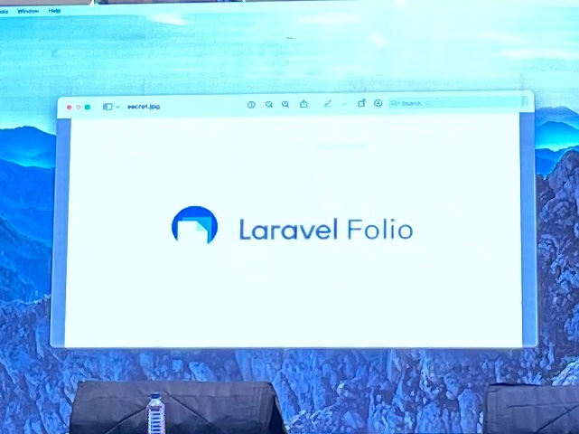 phpfour's tweet image. Taylor is on fire on the #LaraconIN stage with not one but two secret projects for the Laravel framework 😱🤩😍