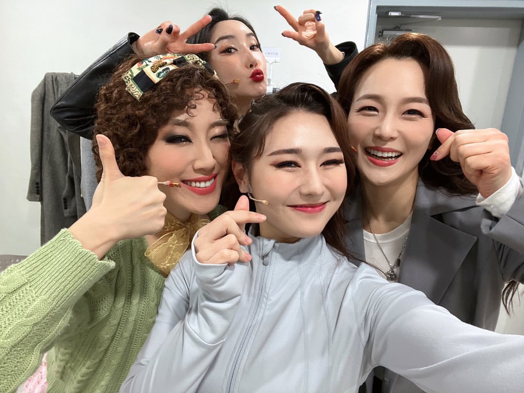 hyenaBLOSSOM's tweet photo. 🎶뮤지컬 #이프덴 마지막 공연💫

#박혜나
#이프덴

인스타그램 보러 가기👀
https://t.co/OxEOVgD71W https://t.co/jqoaWe4nuX