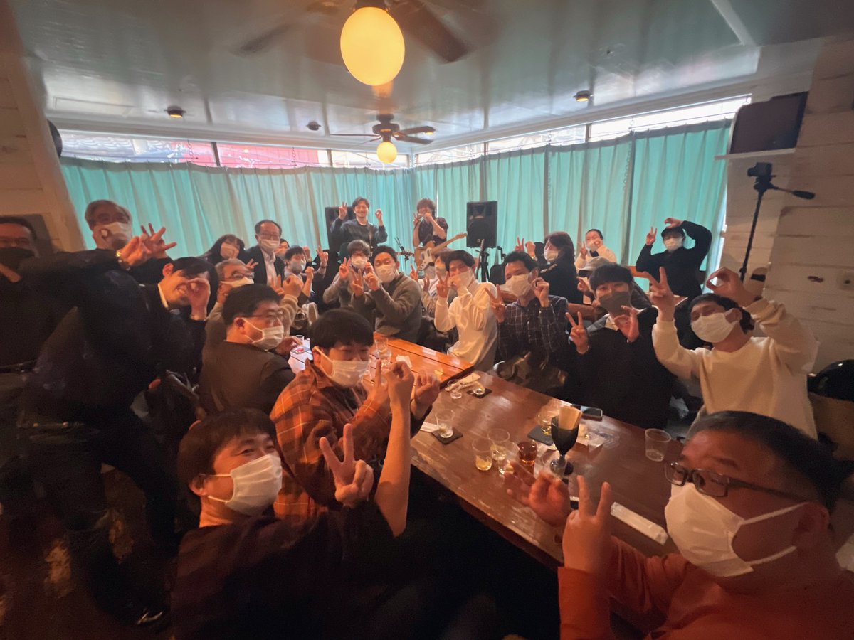 ari_megane's tweet image. 2ozライブ満員御礼！
お越しいただいた皆様ありがとうございました😊
やっぱり佐々木さんのギターは最高だし自分自身多大な影響を受けていることを改めて感じました🙏🏻🙏🏻🙏🏻
#佐々木秀尚
#有賀教平
#2oz