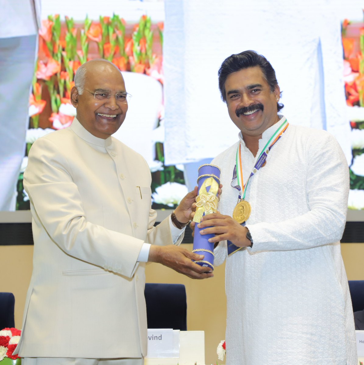 ramnathkovind's tweet photo. Presented 'Champions of Change awards' to distinguished &amp; learned people from different sections of society today at Vigyan Bhawan, New Delhi organized by Gandhi Mandela Foundation &amp; IFIE. Congratulations to all the Awardees and organizer team. https://t.co/J2oL4qZ4pS